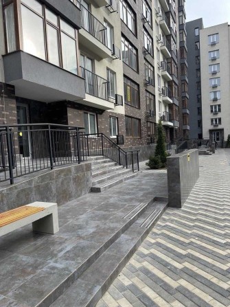 Продам 1 кв в новом сданном доме кирпичный с газом на берегу моря . - фото 1