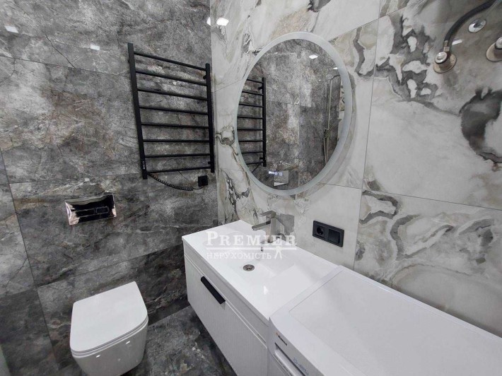 1-но комнатная квартира с ремонтом Парке  Фонтанов - фото 1