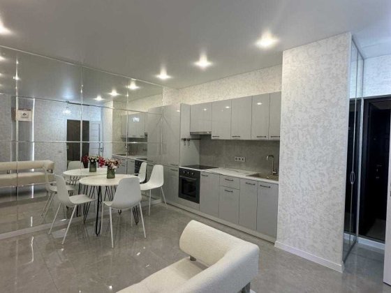 Продам в Кадорре на Сахарова с ремонтом Крижанівка