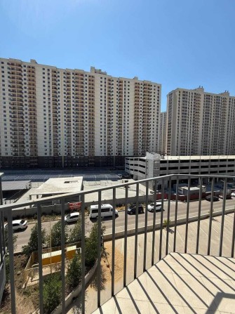 Продам 2-рівневу квартиру в
 новобудові — вул. Академіка Сахарова - фото 1