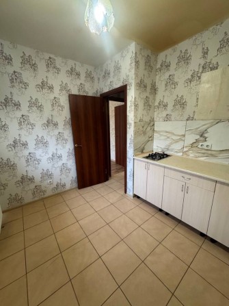 Продам срочно однокомнатную ЖМ Седьмое Небо! Третий этаж! АГВ! - фото 1