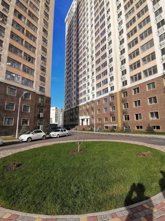 Продам 3-комн. квартиру на ул. Сахарова в ЖК КАДОР - фото 1