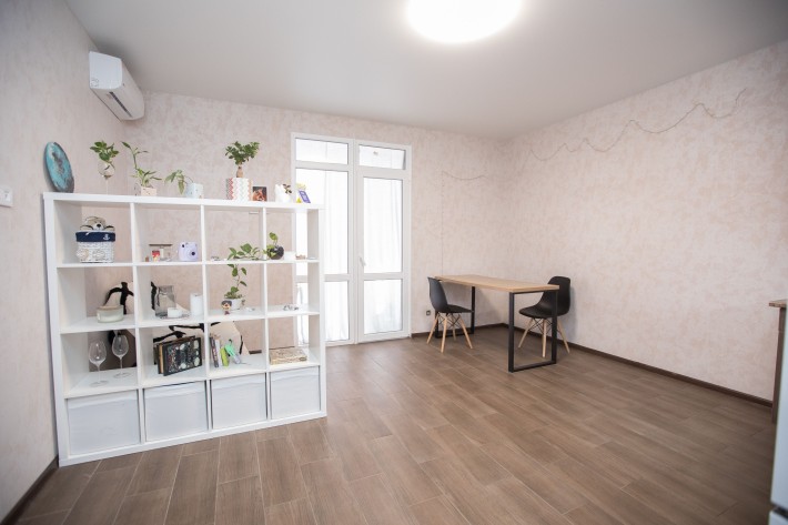 Продам у Артвіль 1 кімнатну квартиру площею 53 кв м ремонт меблі - фото 1