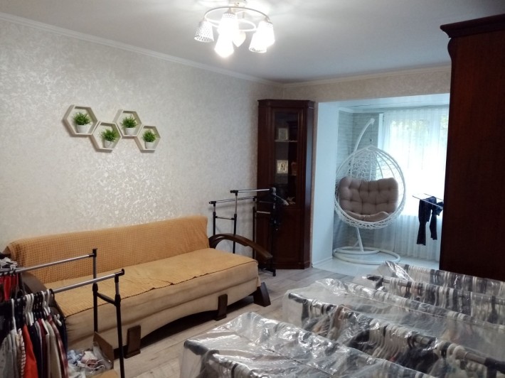 Продам трёхкомнатную квартиру с ремонтом - фото 1