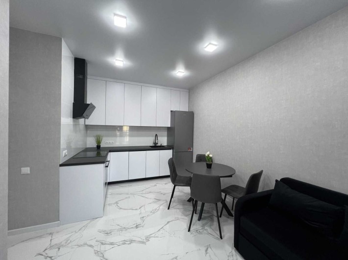 2 комнатная квартира с красивым ремонтом в ЖК Акварель-8 Таирово - фото 1