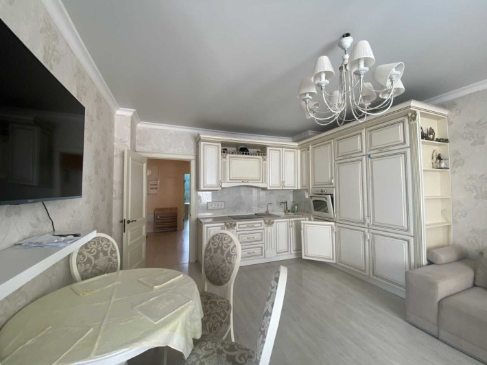 2-кімнатна квартира з ремонтом на середньому поверсі в ЖК Радужний. - фото 1