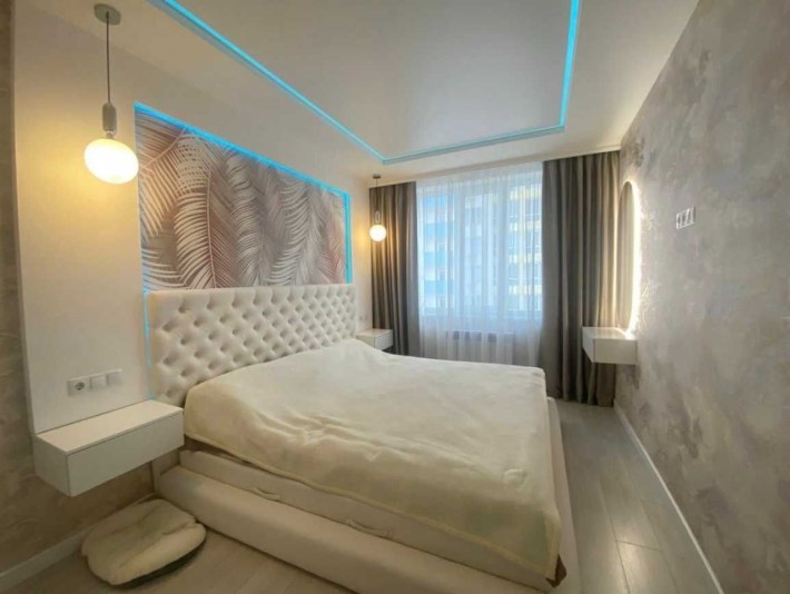 Продаётся 2 комнатная квартира с современным ремонтом в ЖК Акварель. - фото 1