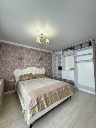 Продам 2-х комнатную просторную квартиру в ЖК РАдужный - фото 1