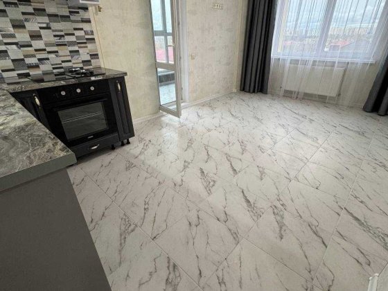 Нова простора квартира з ремонтом в газовому будинку Лиманка