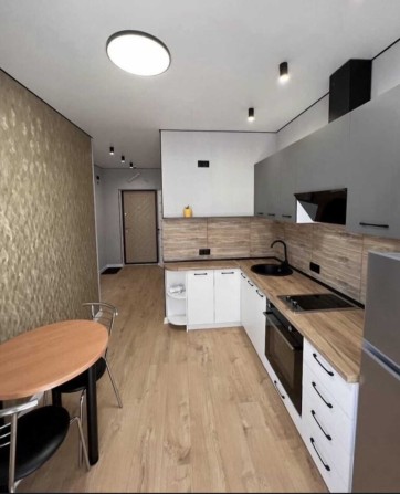 1 комнатная квартира 35 м2 с Ремонтом Дом Сдан ЖК Акварель 2 - фото 1