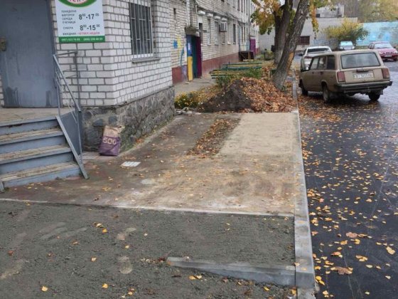 Перший поверх з окремим входом Садки