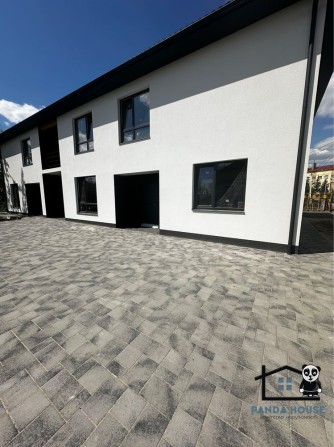 Продається квартира з власним подвірʼям - фото 1