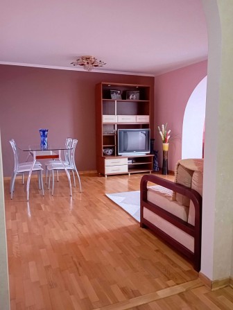 Продам  трьох кімнатну квартиру - фото 1