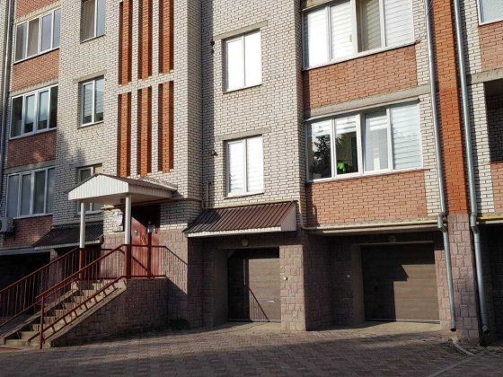 дворівнева сира 3-кімнатна квартира Чортків