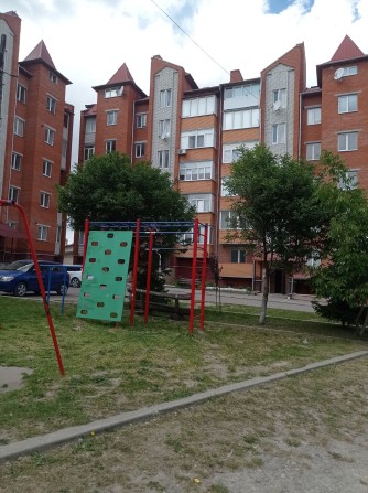 Чортків.3-ох кімнатна сира квартира - фото 1