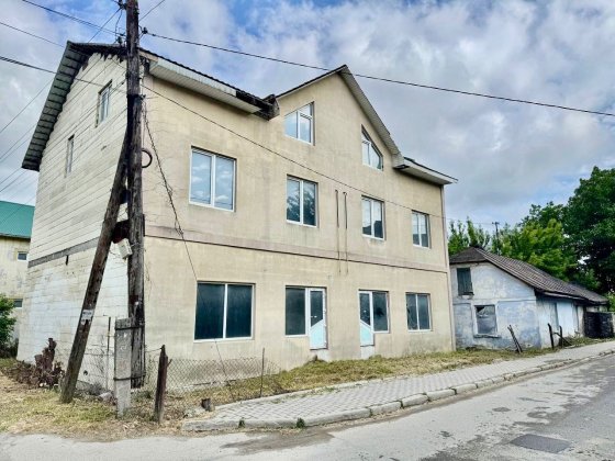 Продаються квартири з комерційним приміщенням Чортків