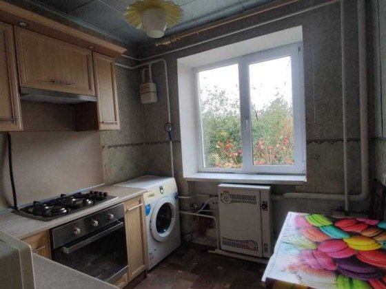 Продам 3-кімн. квартиру  в центрі селища Коротич Коротич