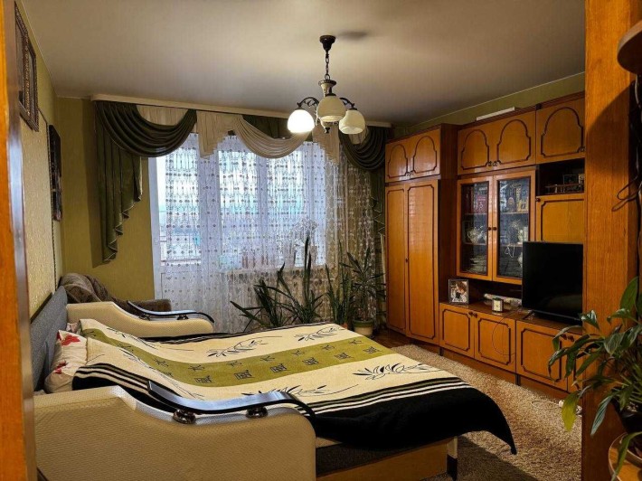 1к хороше планування+меблі+техніка+м/п вікна ID:38214 - фото 1