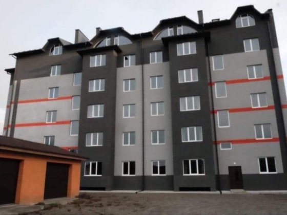 М. Новоселиця. Продається трьохкімнатна квартира ( центр) Новоселиця