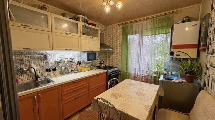 Продам 3-х кімнатну квартиру в центрі - фото 1