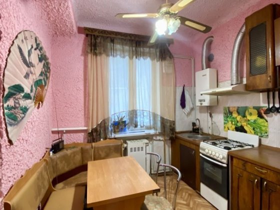 Продам 2х кімнатну квартиру "сталінка" в центрі міста Покров Покров