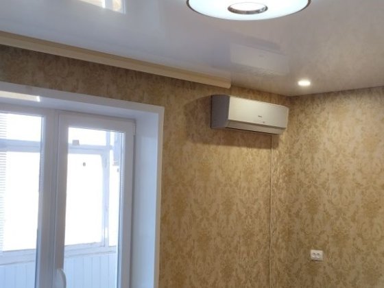 Простора двох кімнатна квартира Покров