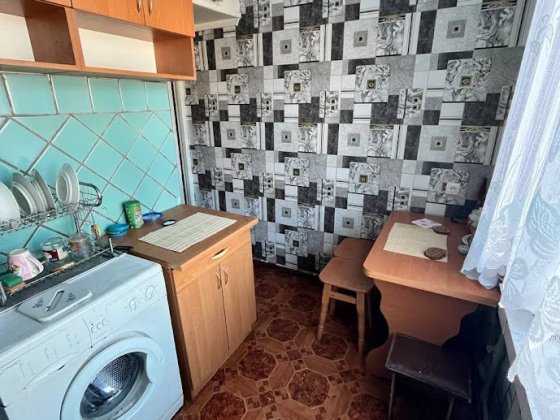 Продам 3-ком Черемушки тёплая, сухая, не угловая, без долгов. Срочно Каменское