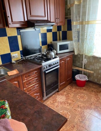 Продаж кімнати в трикімнатній квартирі - фото 1