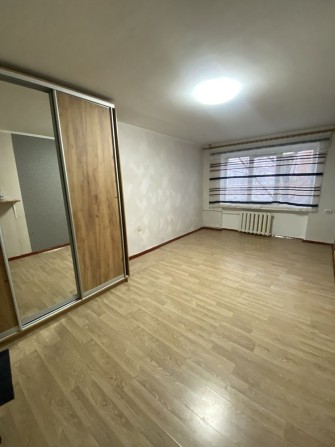 Продаж кімнати з виглядом на ХНУ | вул. Інститутська, 13 - фото 1