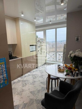 Продаж великої 2 кімнатної квартири з ремонтом - фото 1