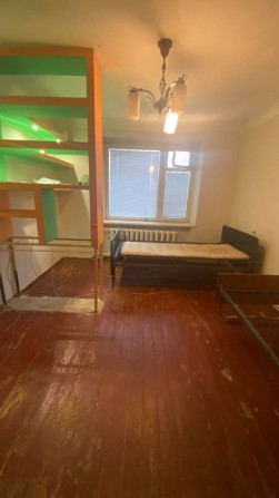 Продам кімнату на першому поверсі - фото 1