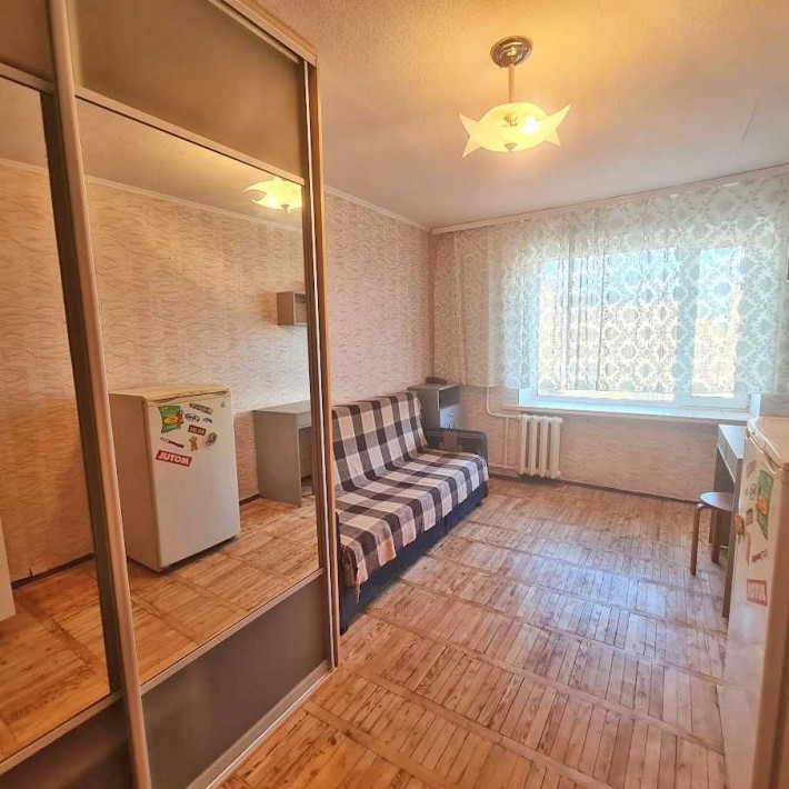 Без комісії кімната 12 кв.м. в гуртожитку біля метро - фото 1