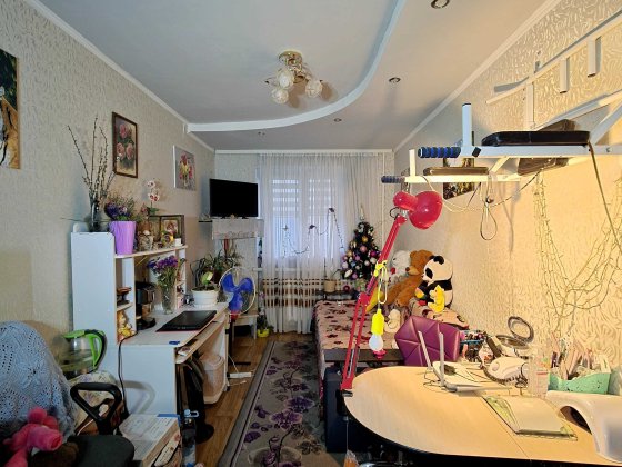 ПРОДАЖ дві кімнати в гуртожитку між метро Нивки та Сирець Київ