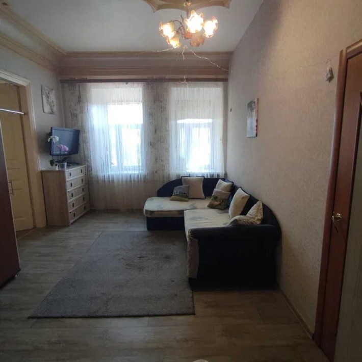 Продам 3 кімнати з кабінетом в коммунальній  квартирі, Виконкомівська. - фото 1