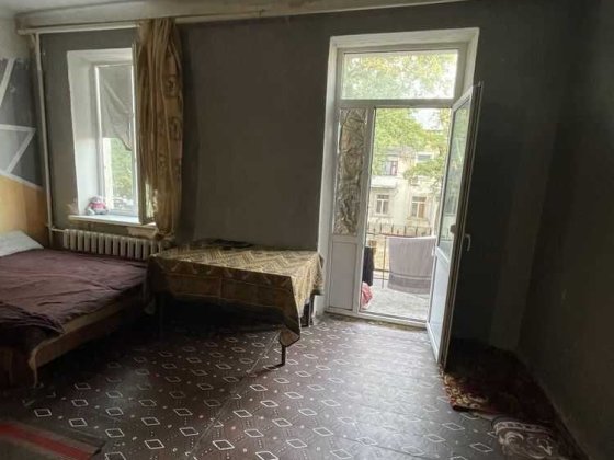 Продається велика світла кімната 32 кв.м. з балконом Миколаїв