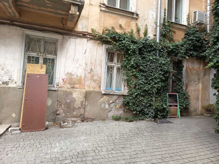 Продам комнату в малой коммуне граничит с кухней центр Торговая - фото 1