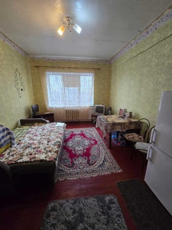 Продам большую комнату 18м2, до метро Индустриальная пешком - фото 1