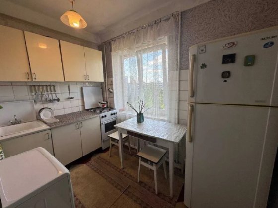 Продаж 4 кімнатної квартири на вул. Б.Мартоса, 4а Київ