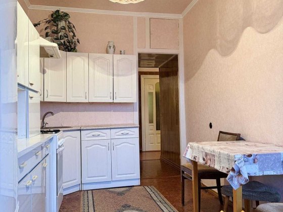 БЕЗ КОМІСІЇ! Продаж 2к квартири під ремонт є всі меблі! Є газ!