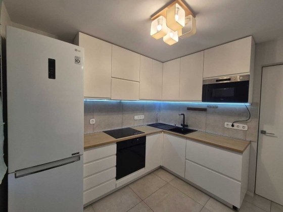 Власна 3 к. квартина з резервним живленням Бровари