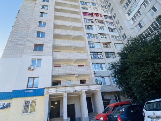 Продам 3 кімнатну квартиру на леваневського