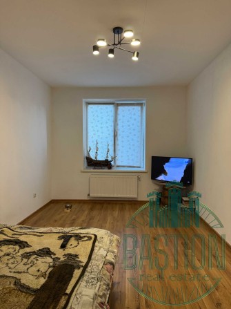 Простора однокімнатна квартира в новобудові - фото 1