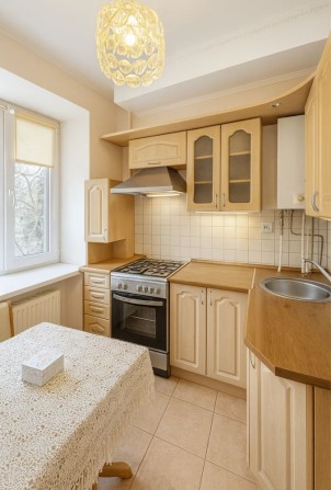 трикімнатна квартира в центральній частині міста - фото 1