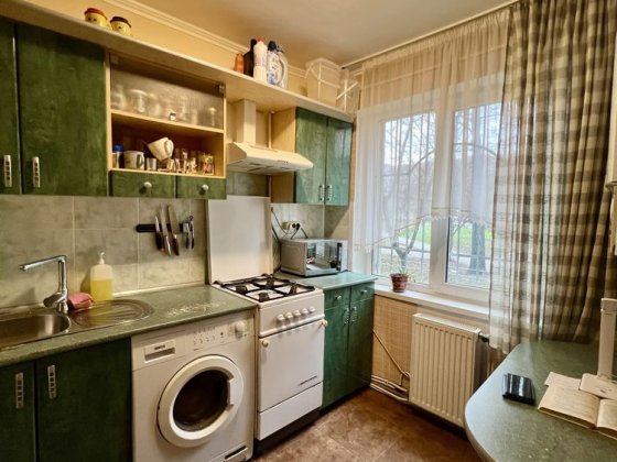 Продається 4-кімнатна квартира на вул. Симоненка, 6.  ТЦ Велес, Метро Ивано-Франковск