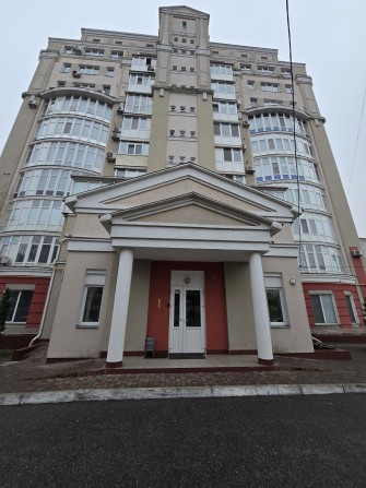 3-к. квартира  з авторським ремонтом + 2 паркомісця. Фастівська, 2Б - фото 1