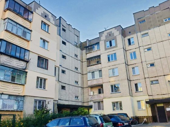 Продаж 3-кв 70 кв.м р-н ПРОМІНЯ  по вул.Петропавліська м. Бориспіль Борисполь