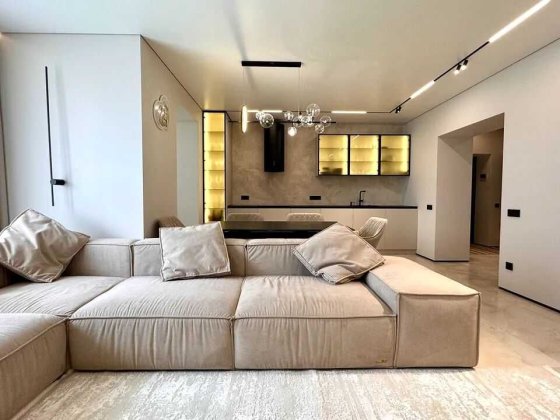 Продаж 3к квартири з дизайнерським ремонтом , меблями та технікою Івано-Франківськ