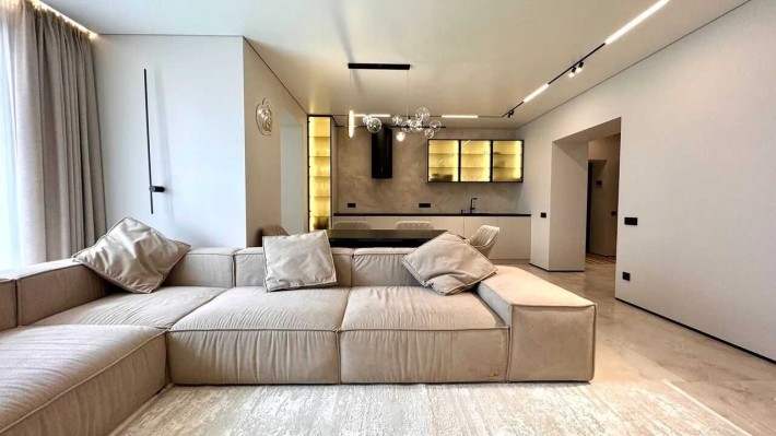 Продаж 3к квартири з дизайнерським ремонтом , меблями та технікою - фото 1