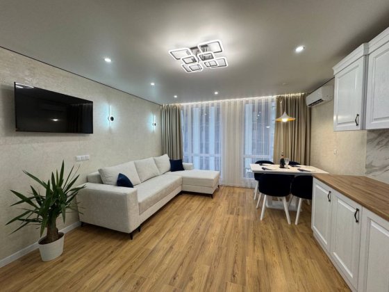 Продам стильну 1 кімнаьну квартиру біля міського озера із меблями/техн Ивано-Франковск