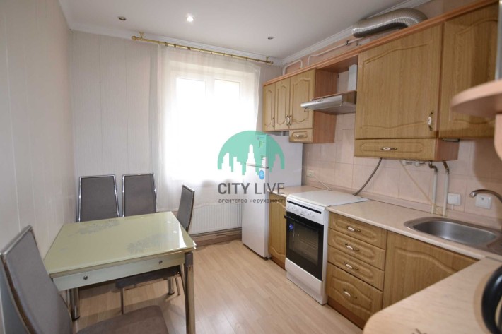 Центр!  Продаж 3-кімнатна квартира з ремонтом.Низький поверх.і/о (63) - фото 1